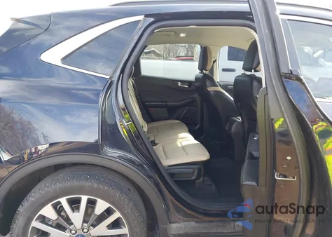 2021 Ford Escape Titanium z USA, uszkodzony, nr VIN 1FMCU9J92MUA78888